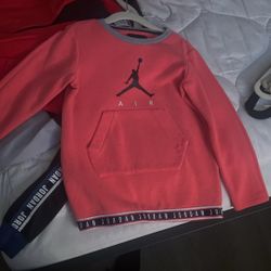 4T Jordan Sweatshirt Looks NEW 
