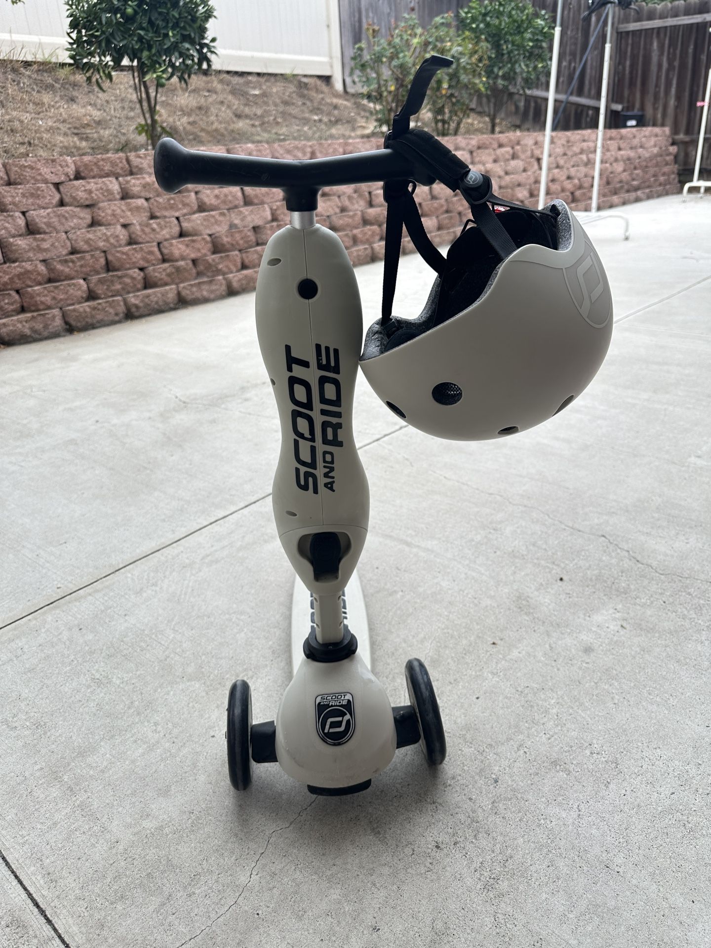 Scoot & Ride 2 in 1 Ride On & Stand Kids Scooter with Helmet. Age 1 to 5.