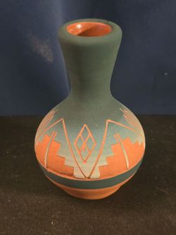 Vintage Swallow Sioux Native American Pottery Vase - 4" Hand Etched