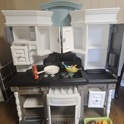 Toddler Kitchen- Step 2 Lifestyle