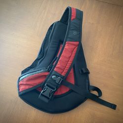 Victorinox 6-10 liter Sling Bag with Expansion in Red