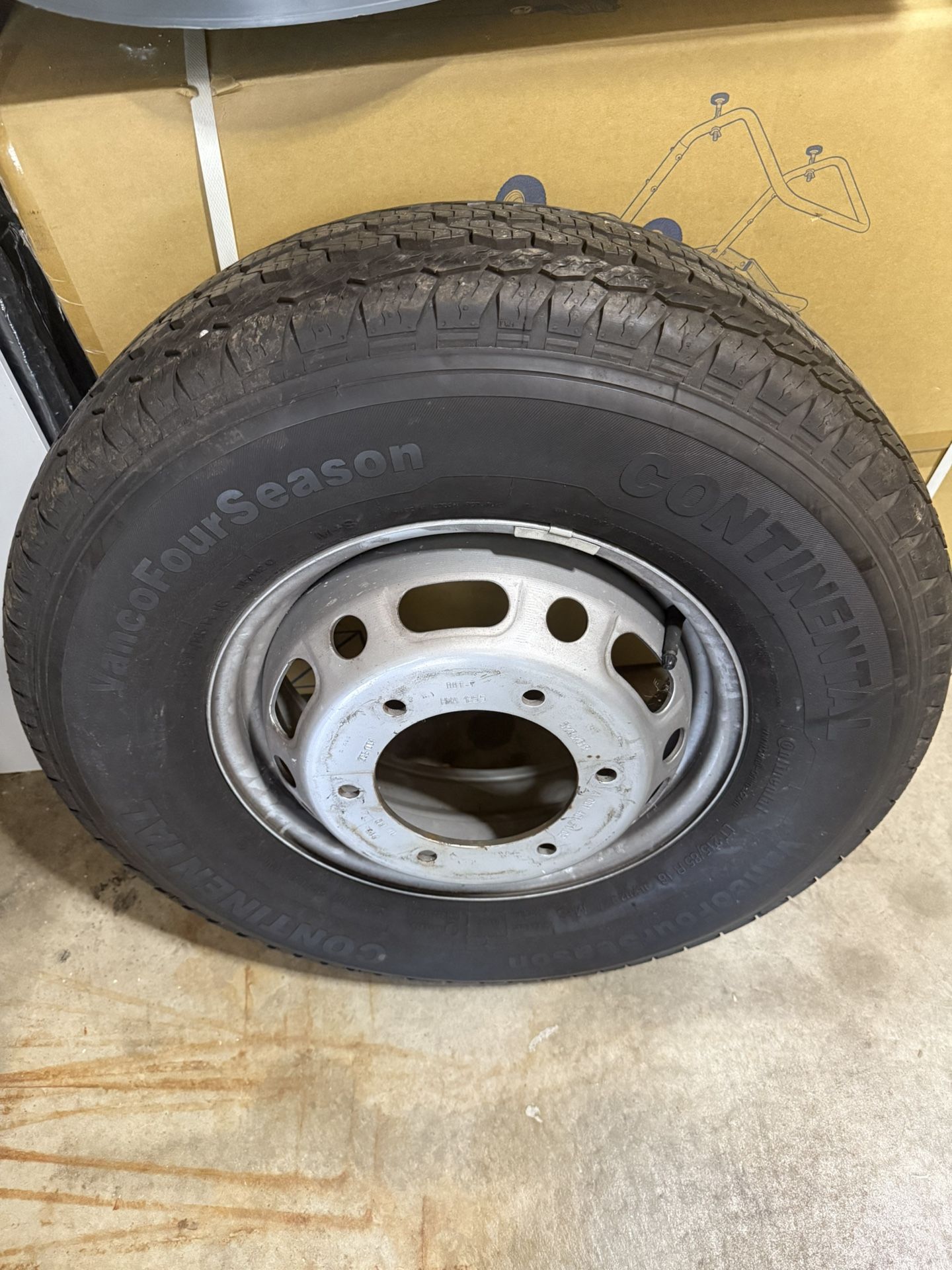 3500 Sprinter Mercedes, Freightliner  Wheel With Continental Tire