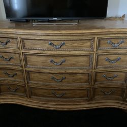 Solid Wood 7 Piece Bedroom Set 