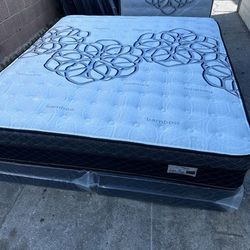 King Size Mattress Pillow Top 12" Thick.    All Sizes Available.     Delivery Available.    Brand New Mattress 