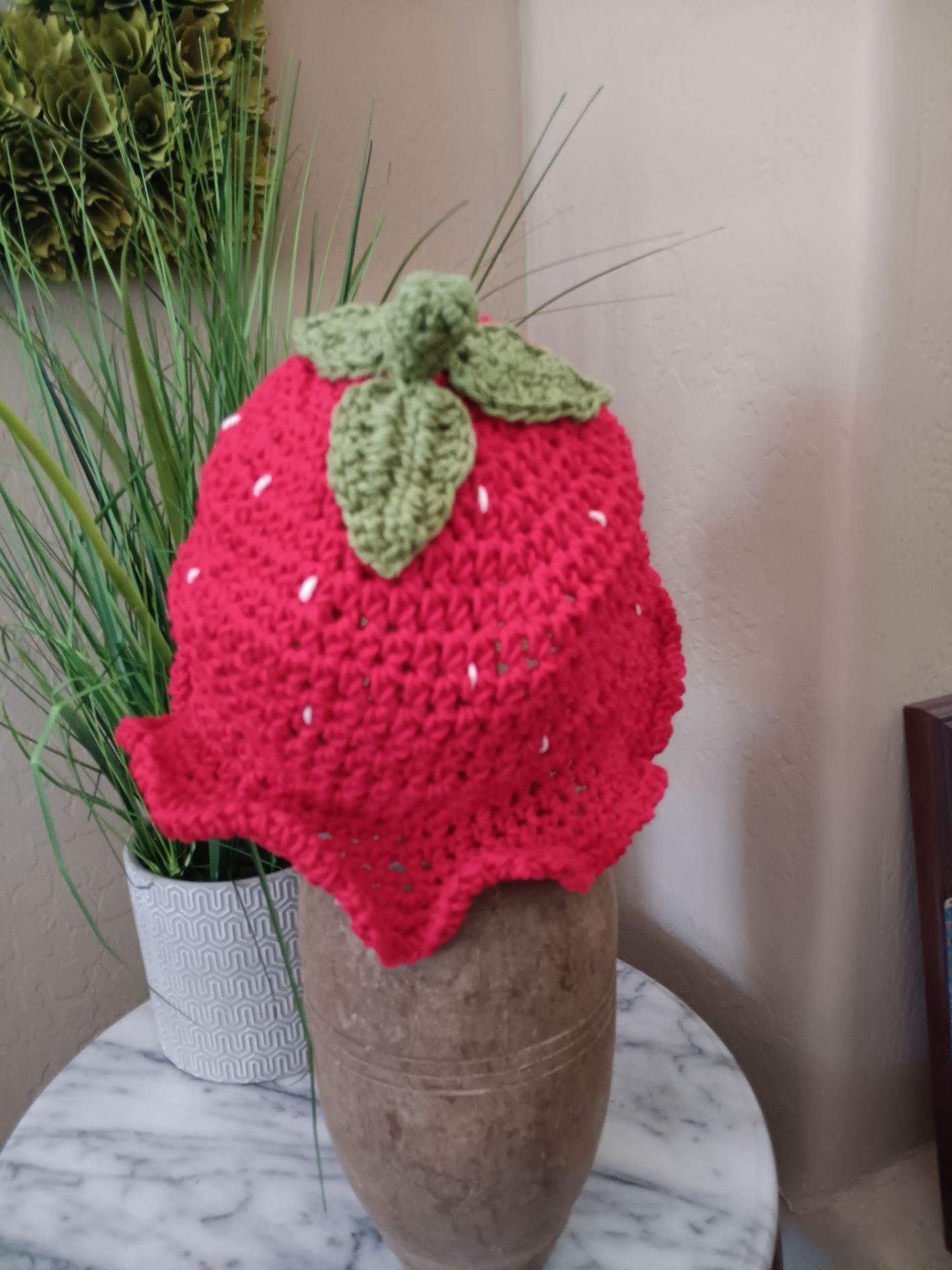 $28 Strawberry Bucket Hat🍓
Size 3 To 10 Years. 100% Cotton Yarn Handwash Lay Flat To Dry