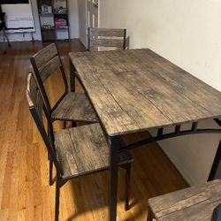 comedor de cuatro sillas/four chair dining room