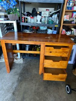 Desk  Escritorio