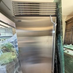 Sub-Zero (Wolf) Refrigerator & Freezer - Like New!