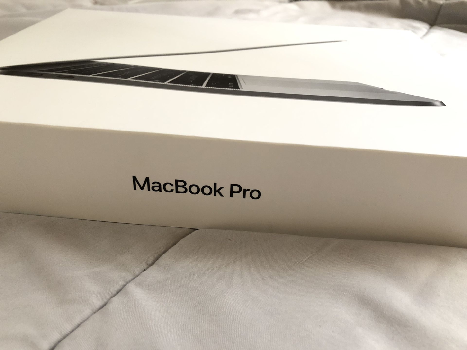 Apple MacBook Pro - Late 2017 - 13” - 256gb SSD - 8GB RAM
