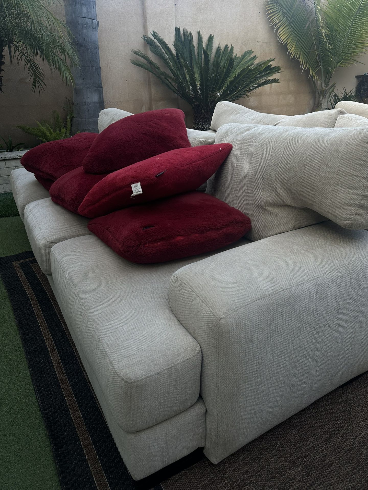 Beige Couches With Pillows