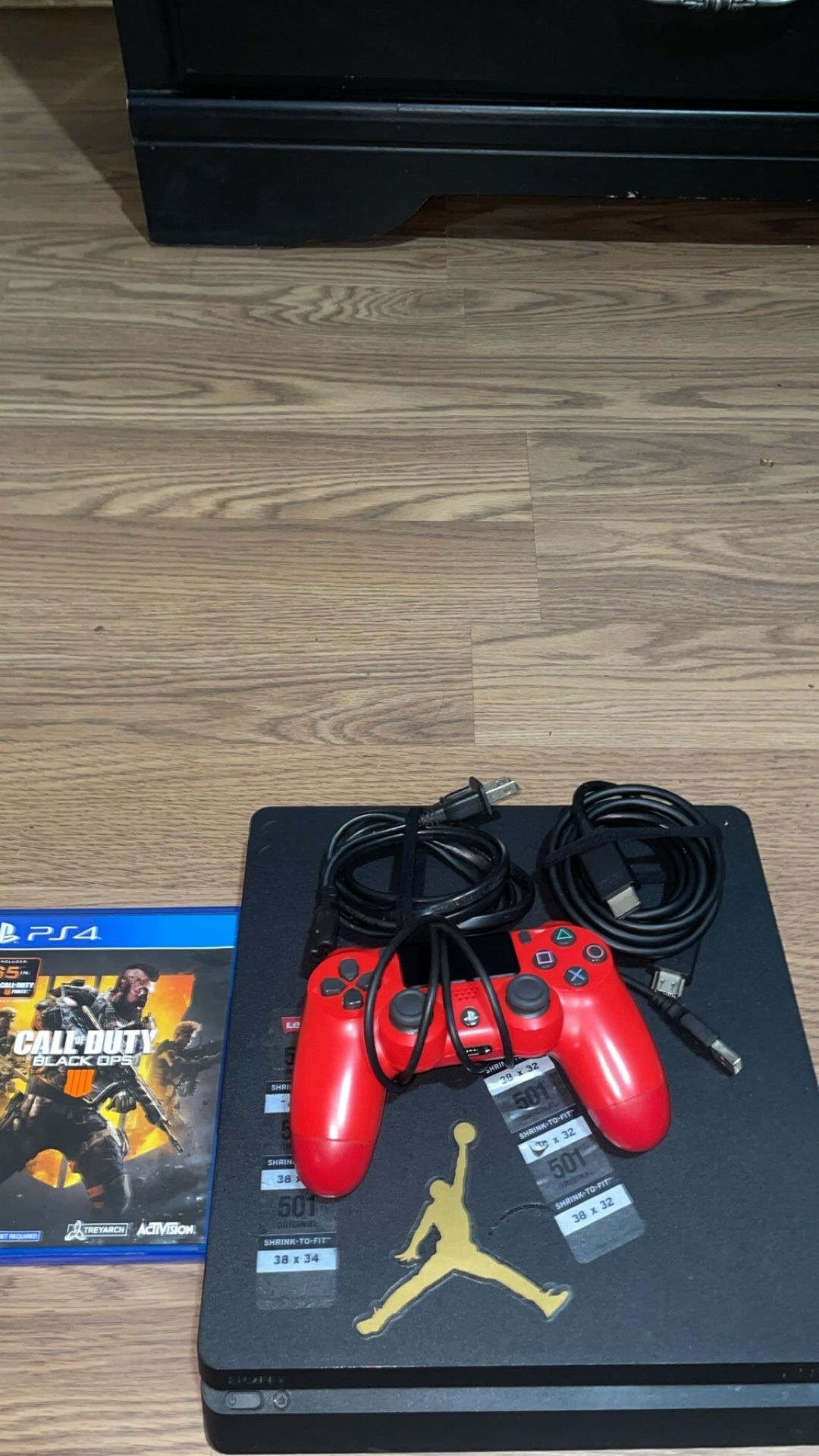 PS4 100$ Including All Cables And Controller With 1 Game