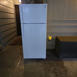 Refrigerator  18cubic feet. 2 Years Old, Works Fine I JUST got A New One With Freezer On The Bottom