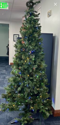 Pre-Lit Christmas Tree + Frontgate 7–9 ft Storage Bag – $300 retail Value