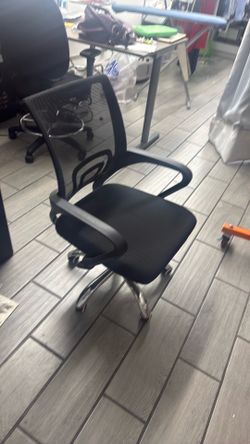 Desk Chair Adjustable w roller wheels like new
