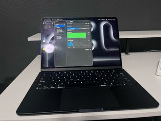 MacBook Air M4 13 Inch Midnight color 16GB Ram 256GB SSD