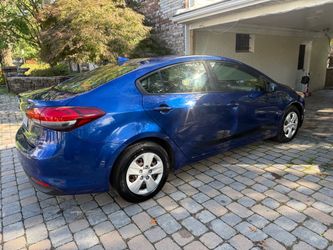 Kia forte 2018 LX 139 mil millas color azul título limpio.