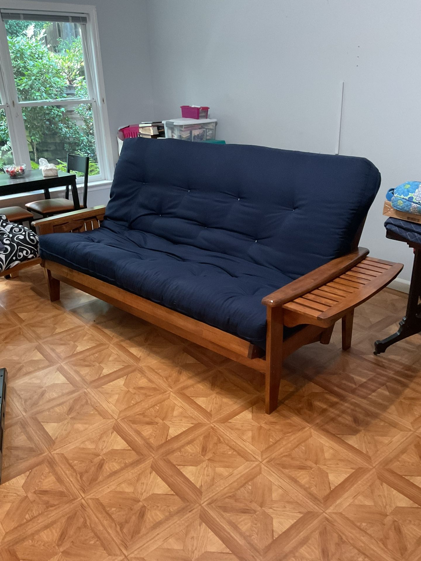 Futon. Queen Size