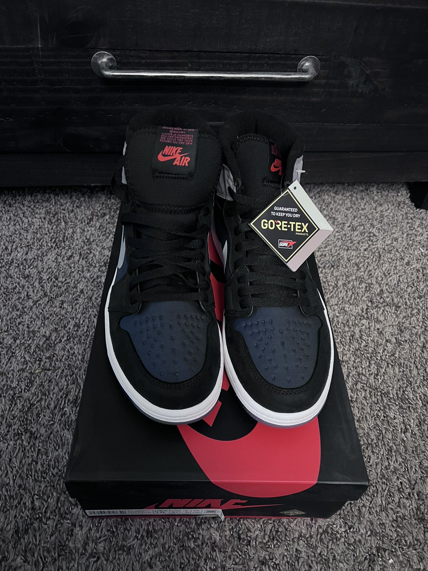 Men’s Size 10 Goretex Jordan 1