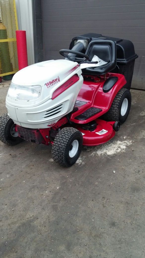 For sale a 16.5hp 42 inches cut lt1650 white outdoor riding lawnmower