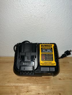 DEWALT DCB1104 12V MAX/20V MAX/ 4 AMP CHARGER