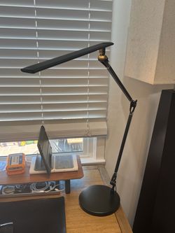UPLIFT E7 LED Desk Lamp — Touch Dimmer