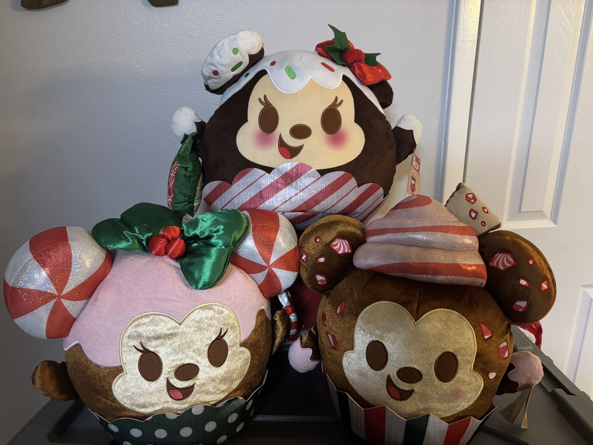 Disney Christmas munching plush Mickey Minnie