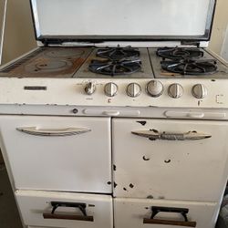 Stove. O’Keefe &  Merritt Antique Stove.  OBO 