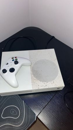 Xbox 1 s and controller