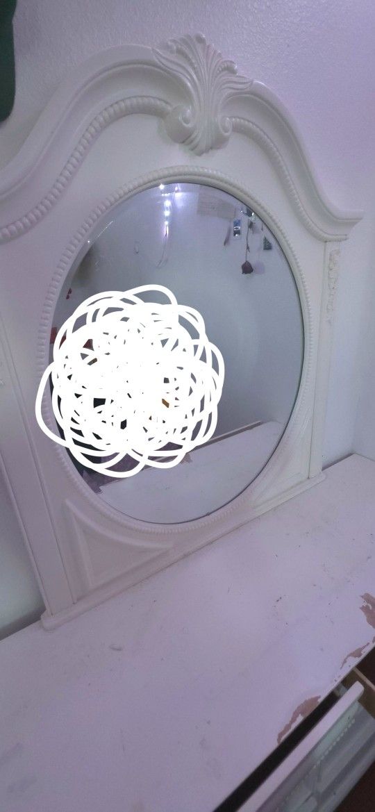Vanity dresser