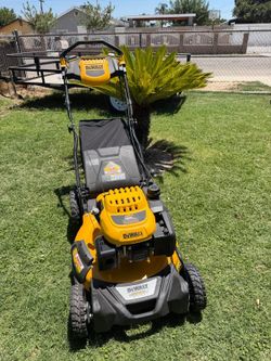 DEWALT 21 in. 196cc E-GOV Engine 3-in-1 Gas RWD Self-Propelled Lawn Mower with High Rear Wheels