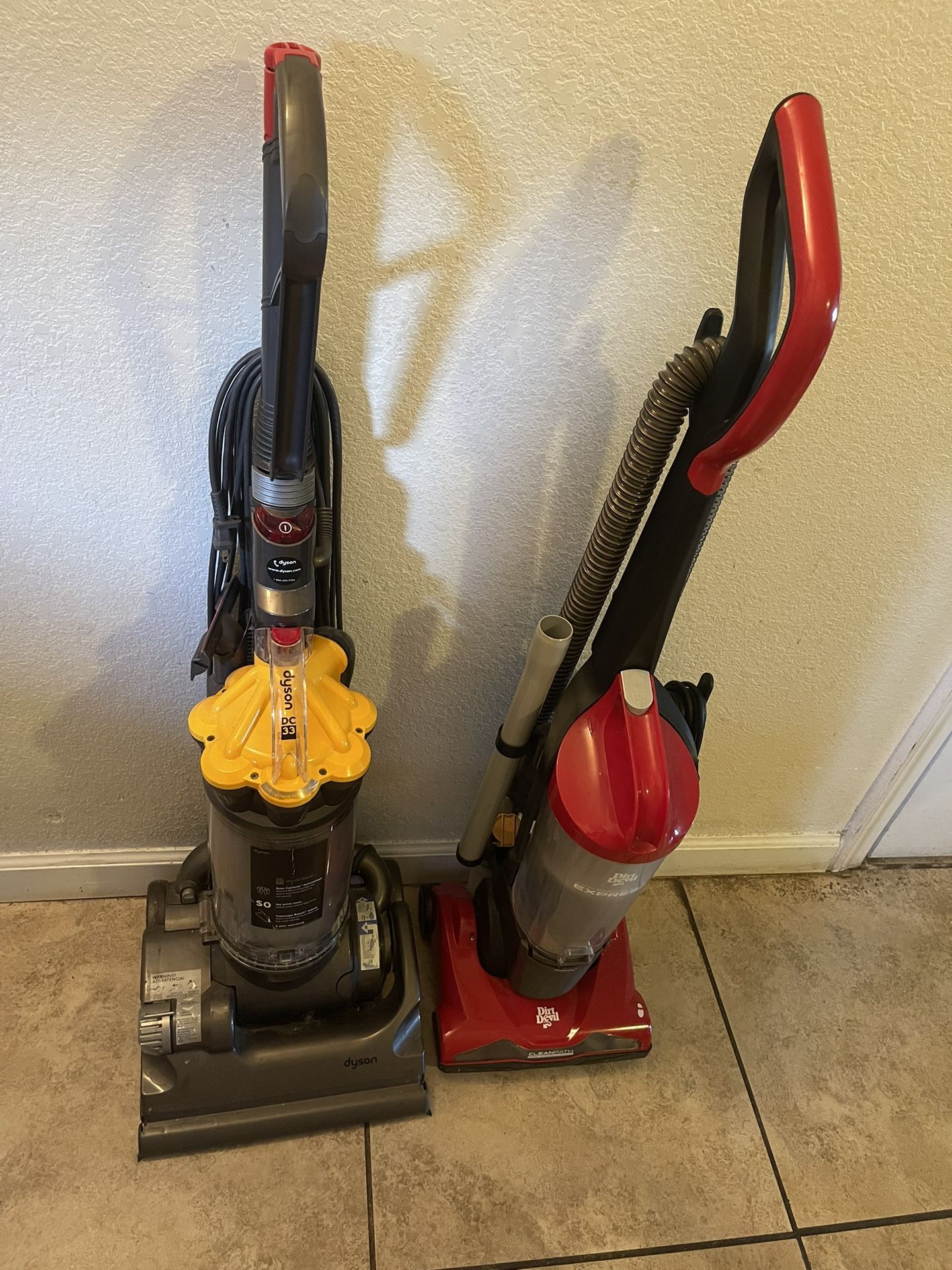 Dayson dc 33 vacuum Not working-For Parts Only/ Dirt devil vacuum Working. $25. Fresno.
