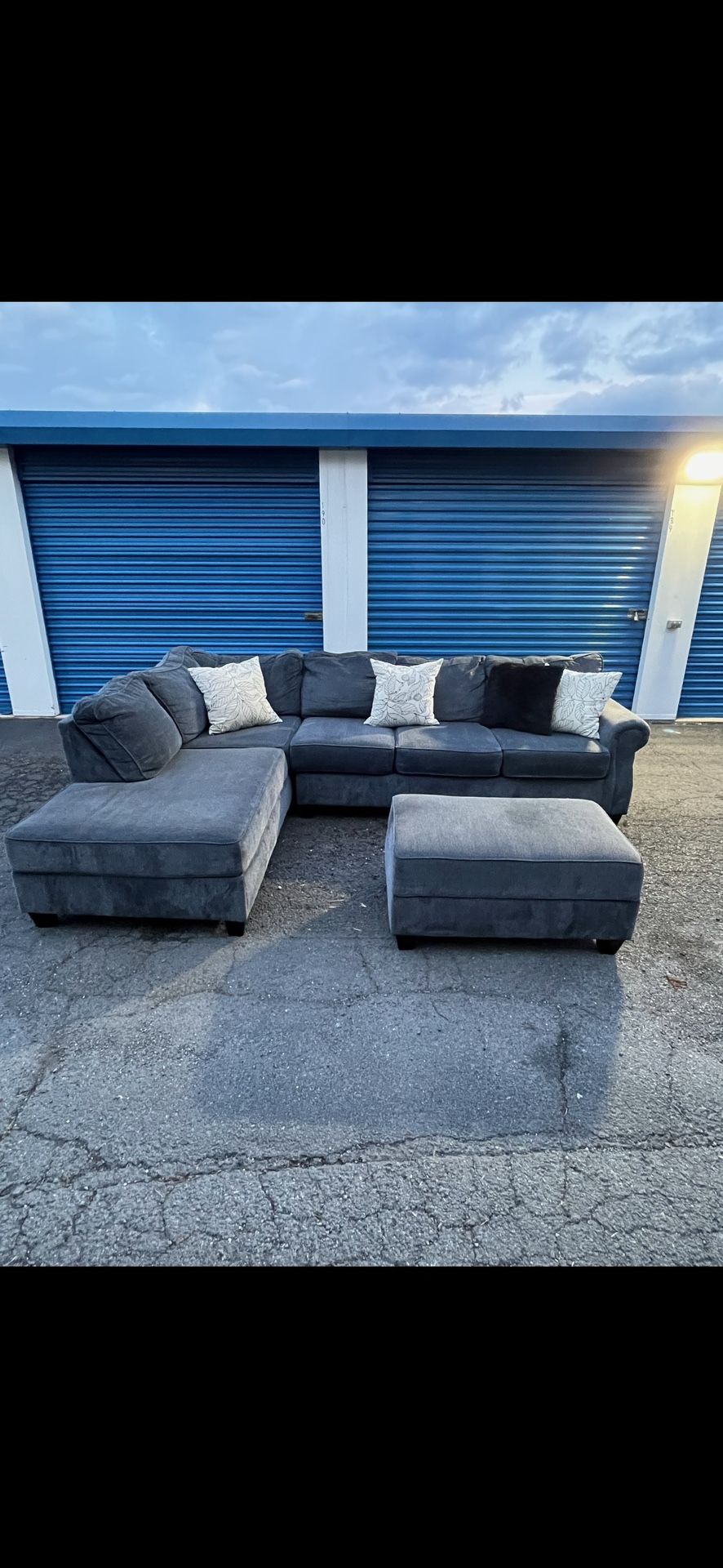 Gray Broyhill Sectional with Storage Ottoman FREE DELIVERY 🚚