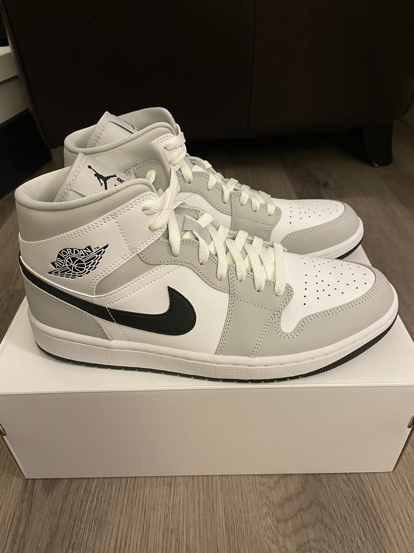 Jordan 1 Mid Light Smoke Grey Size 12W/ 10.5M