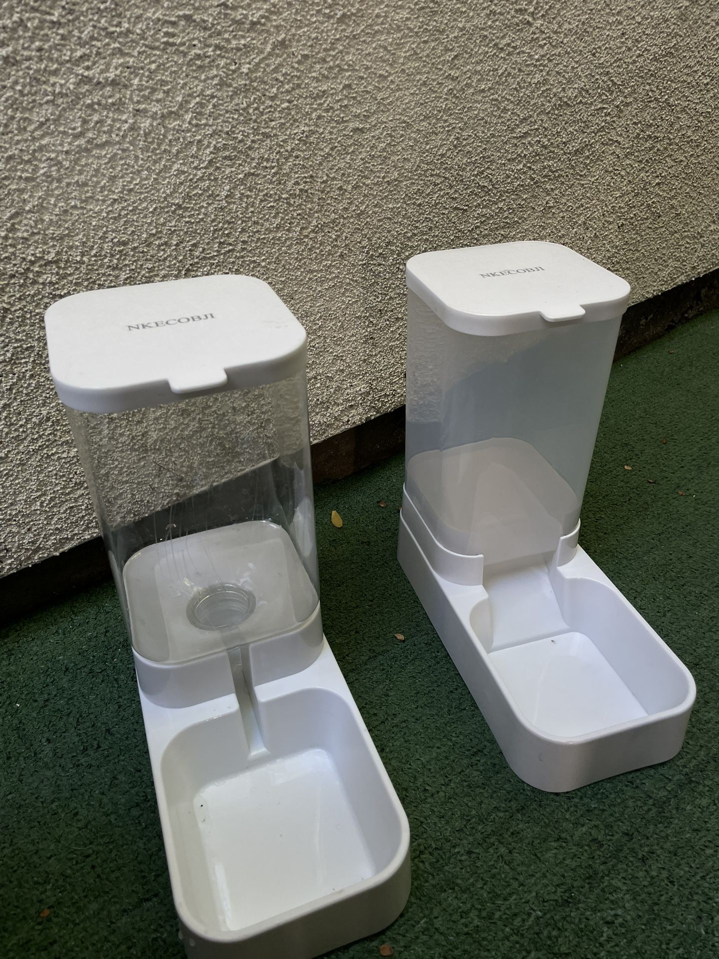 pet self feeding bins