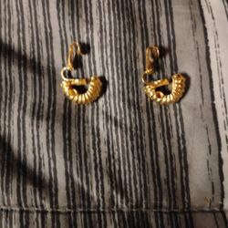 210 Pcs Gold Clip Earings To The Point Area