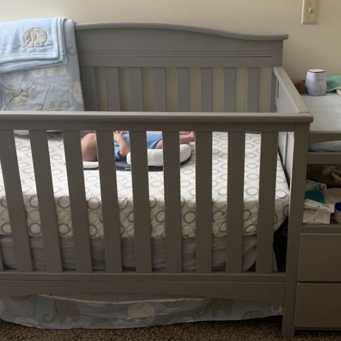 Delta Convertible Crib And Changer 