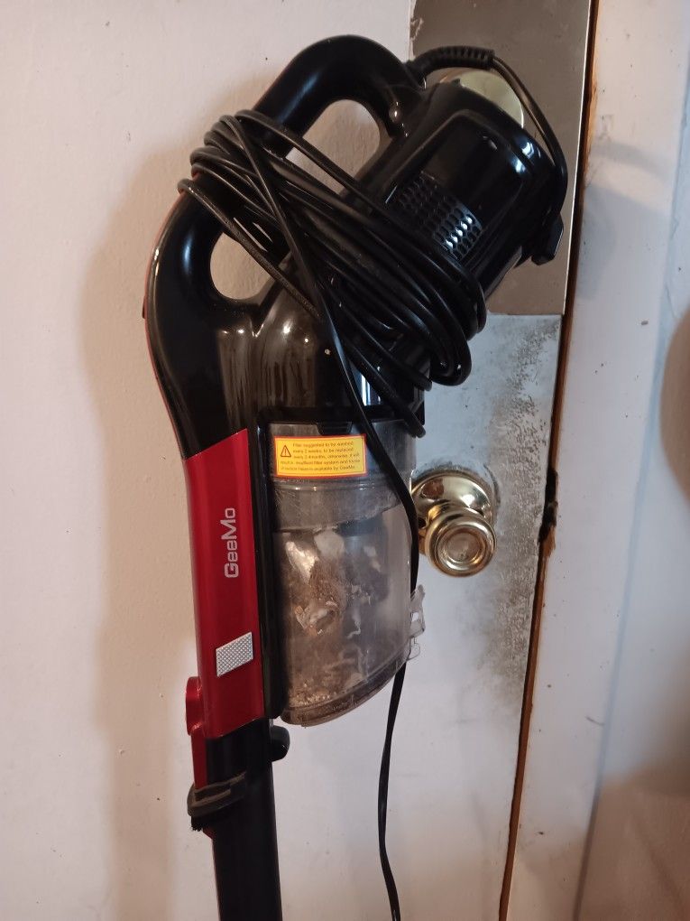 Gee MO Corded Vacuum