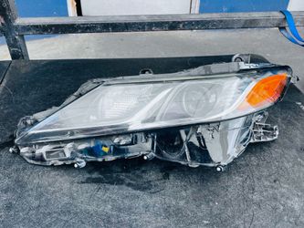 Toyota Camry 2018-2020 left driver side headlight Oem