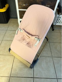 Baby bounce chair ( light pink )