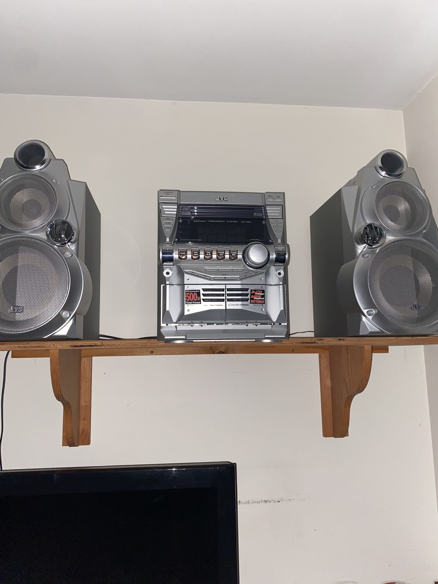 Stereo with speakers