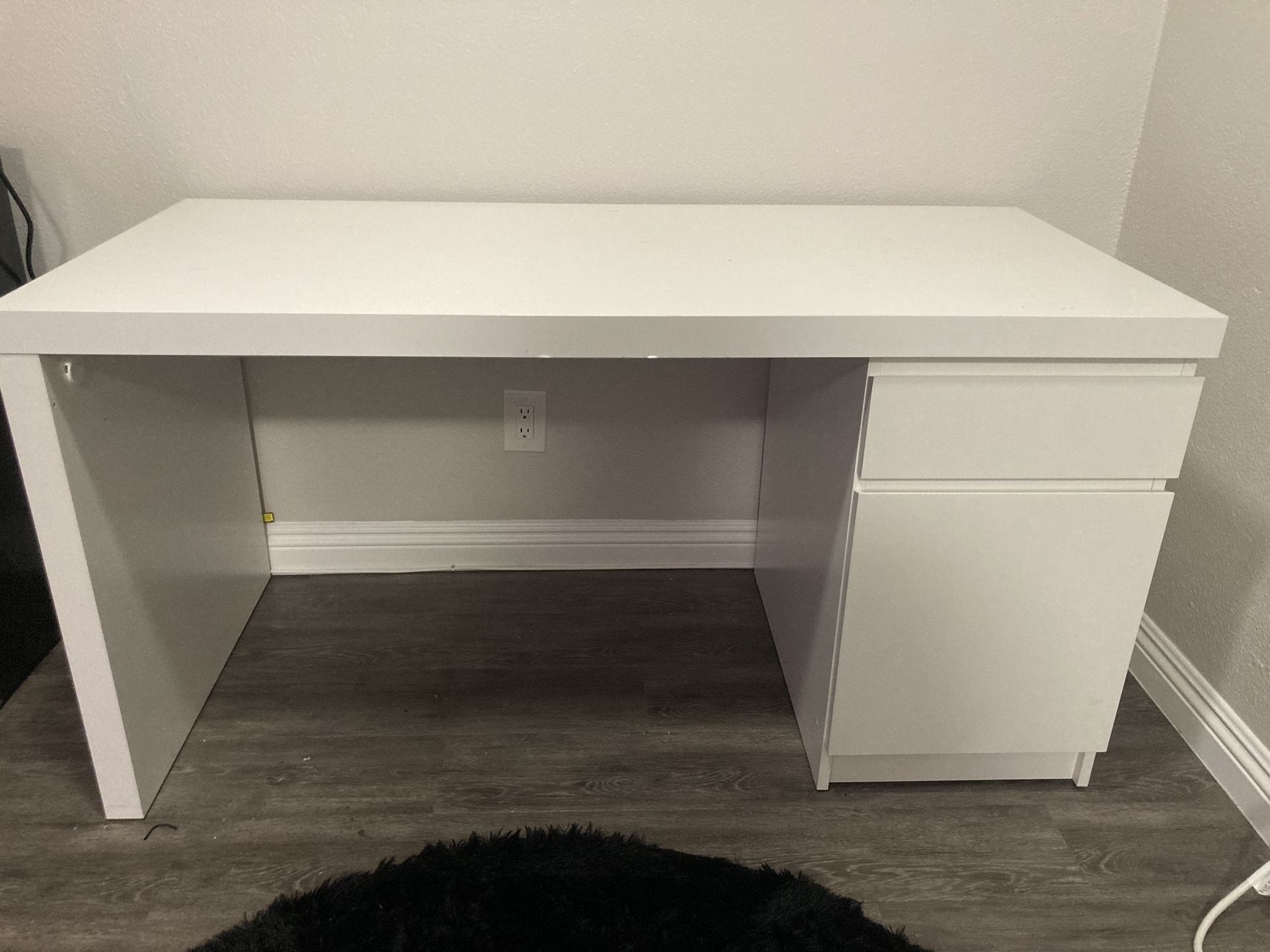 White Desk for Sale in Torrance, CA OfferUp