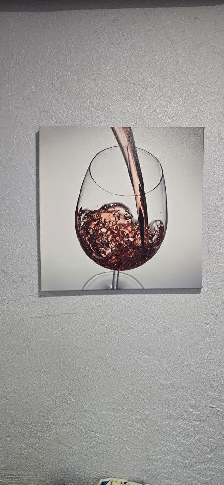 NEW 2 Beautiful Casvas Pictures Wine Glass 20" x 20" x 3/4"
Beautiful Nice to hang in your playroom, bar, men cave, etc.
Pick up in San Jose 95121