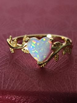 Size 7  Lab Opal heart (7.5mm) sterling silver 925 with leaves in 18k yellow gold plating.