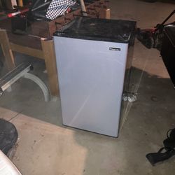 Small Magic Chef Fridge 
