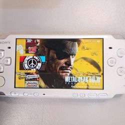 🔥 Sony PlayStation PSP 3000 Console (Perl White) - Loaded with games! 🔥
