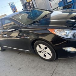 2011 Hyundai Sonata-Hybrid