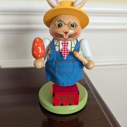 VINTAGE 7" EASTER BUNNY NUTCRACKER IN EXCELLENT LIKE NEW CONDITION FROM A CLEAN TIDY HOME