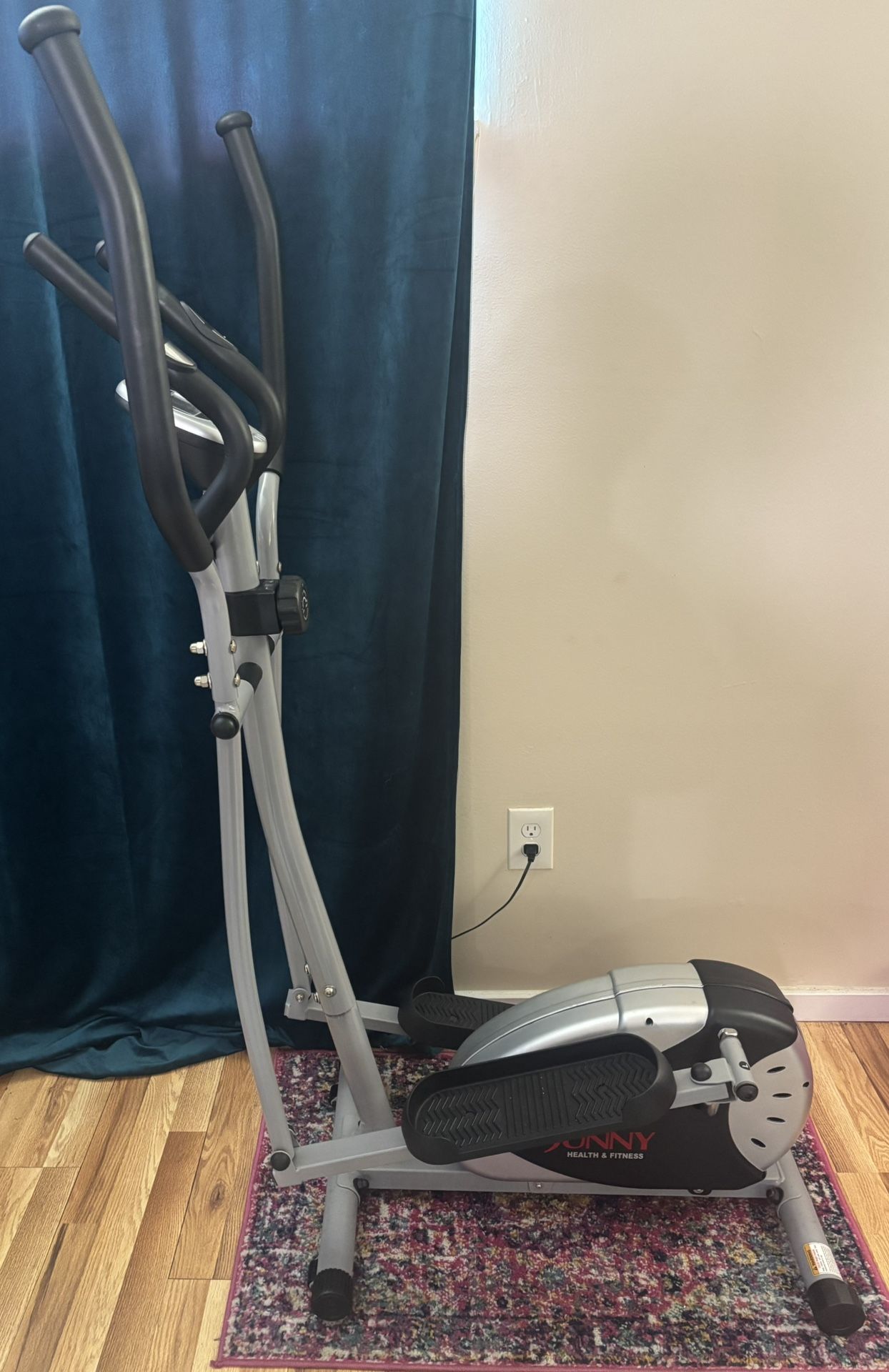 LIKE NEW!!! Elliptical Machine