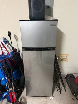 Frigidaire Stainless Steel Top-Freezer Refrigerator