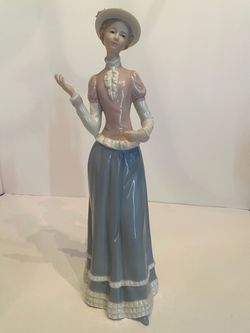 Lady Catherine w/parasal  (#14019-01) Home Interiors & Gifts